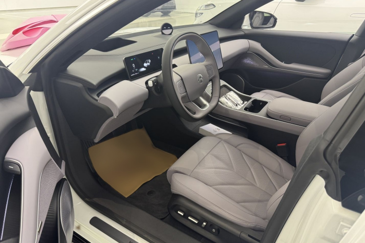 蔚来ET5 2025款 75kWh中控内饰7003