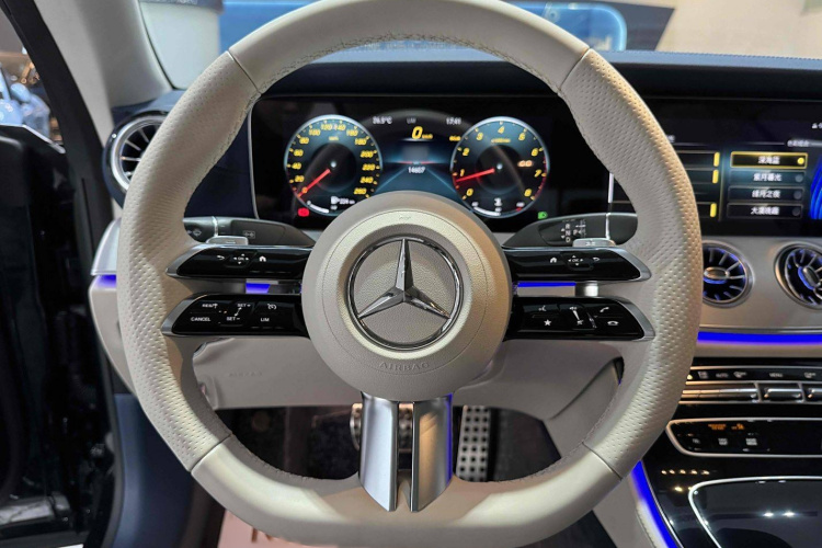 奔驰E级(进口) 2023款 E 260 轿跑车中控内饰7003