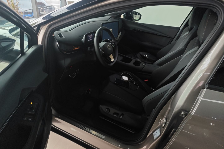 大众 ID.UNYX 与众 2025款 Pure中控内饰20