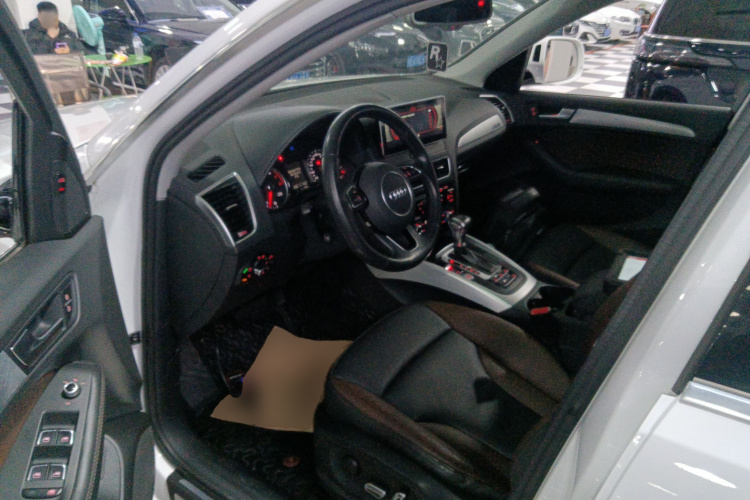 奥迪Q5 2018款 典藏版 40 TFSI 技术型中控内饰19