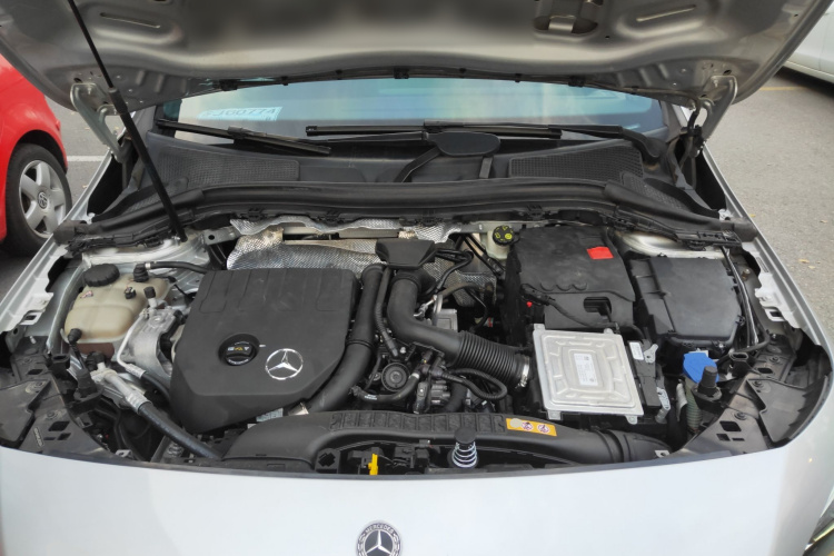 奔驰B级 2020款 B 200 动感型机舱底盘24