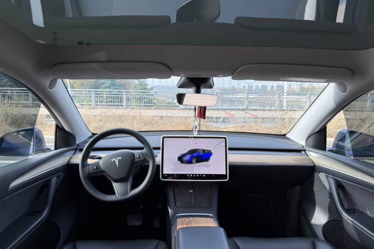 特斯拉 Model Y 2022款 改款 后轮驱动版中控内饰7003