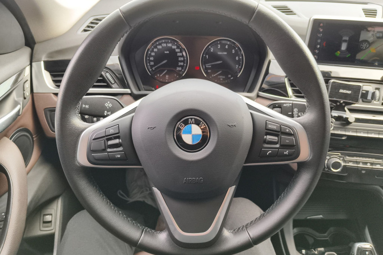 宝马X1 2020款 sDrive20Li 时尚型中控内饰13