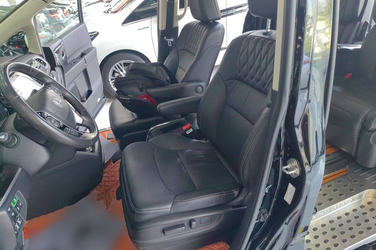 本田 艾力绅 2019款 2.0L 混动豪华版中控内饰19