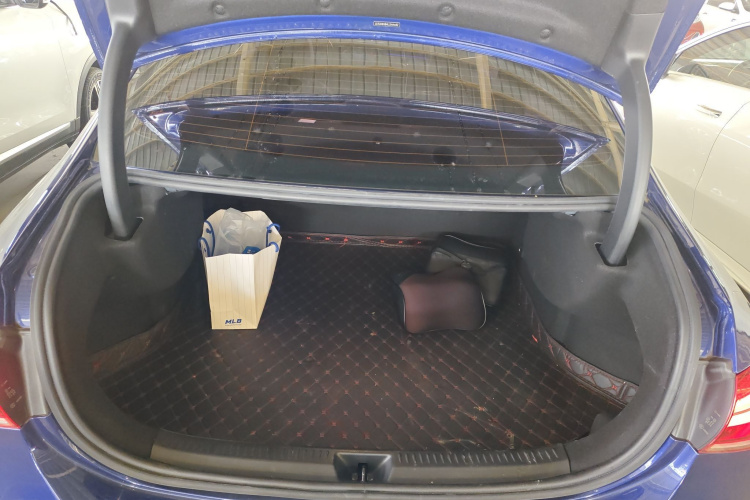 奔驰A级 2020款 A 200 L 运动轿车局部细节23