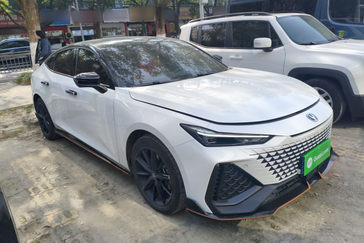 长安UNI-V 2023款 2.0T 领速版车身外观3