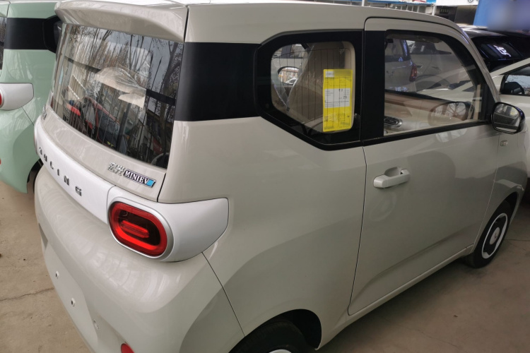 五菱汽车 宏光MINIEV 2024款 第三代 215km 青春版车身外观7