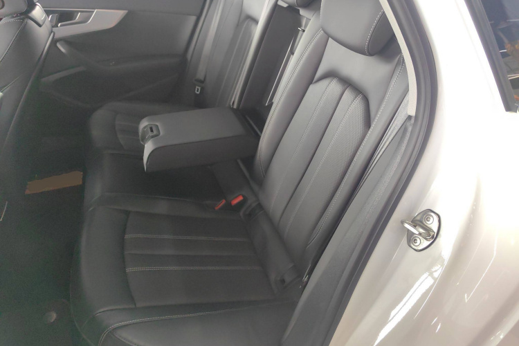 奥迪A4L 2024款 40 TFSI 时尚动感型中控内饰21