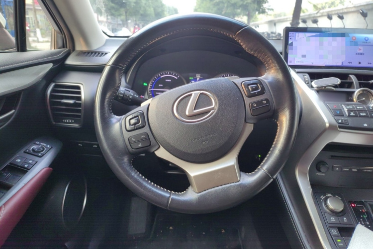 雷克萨斯NX 2015款 300h 前驱 锋尚版中控内饰13