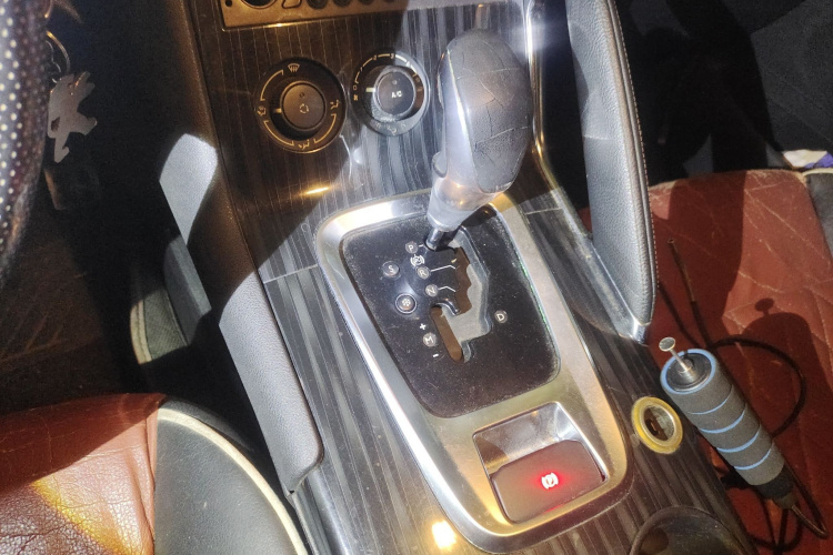 标致3008 2013款 2.0L 自动经典版局部细节18