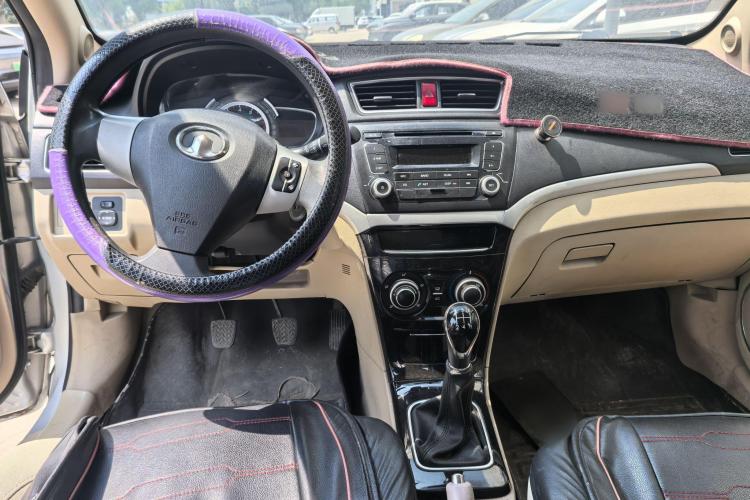 长城C30 2015款 经典版 1.5L 手动畅享型中控内饰7001