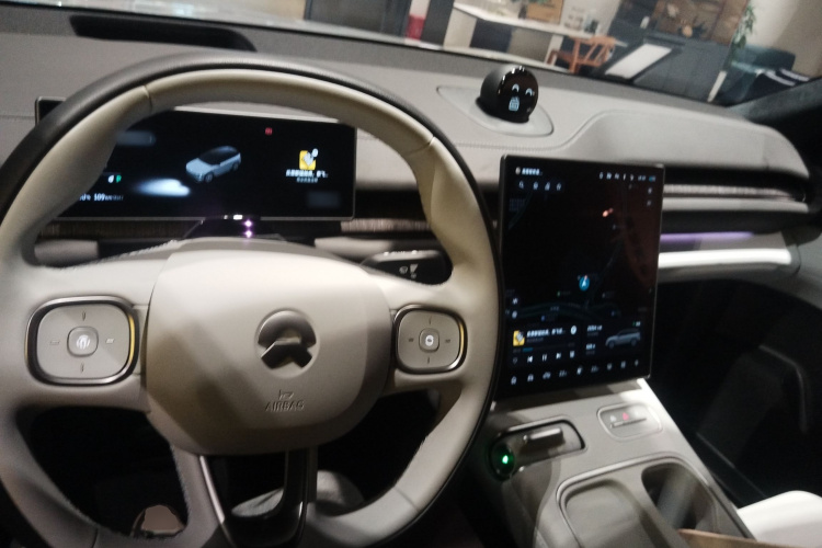 蔚来ES6 2024款 75kWh中控内饰12