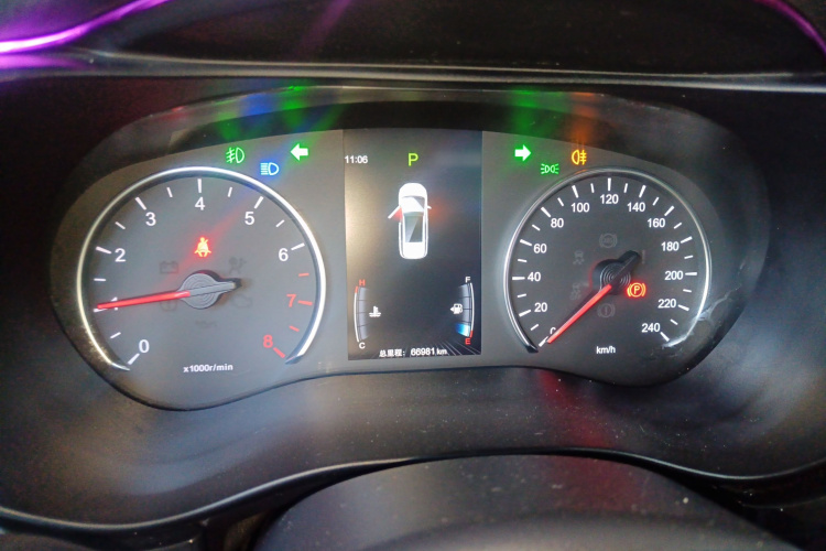 比亚迪 宋MAX 2017款 1.5T 自动智联精英型 7座局部细节14