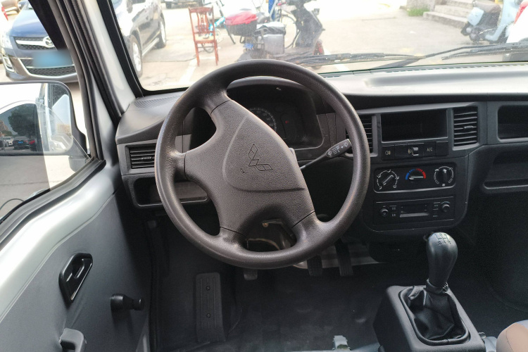 五菱汽车 五菱之光 2020款 1.2L 厢式运输车实用型 国VI 5座 LSI局部细节13