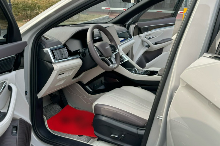 比亚迪 宋PLUS新能源 2025款 EV 智驾版 520km 豪华型中控内饰7004