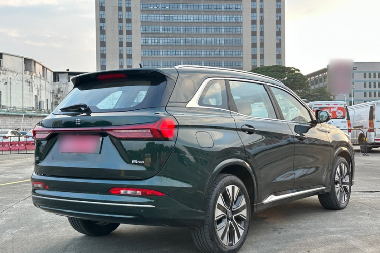 蓝电E5 PLUS 2025款 120km 标准旅行定制版 7座车身外观6005