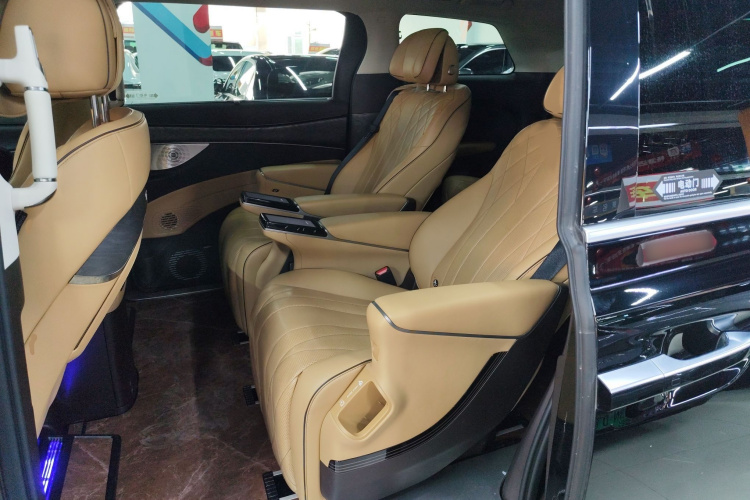 腾势D9 2024款 DM-i 1050 尊享型中控内饰7004