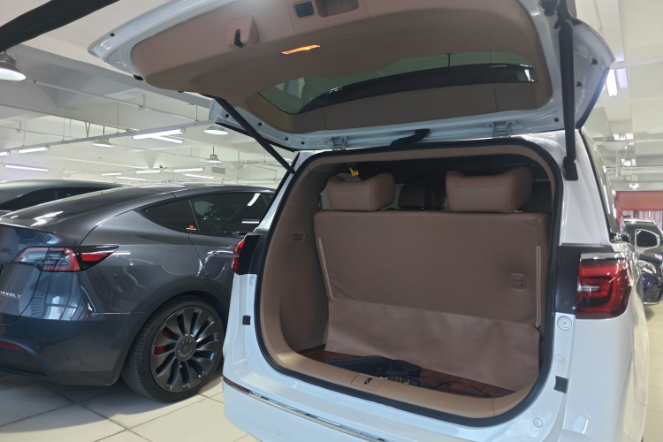 别克GL8 2020款 ES陆尊 653T 尊享型机舱底盘23