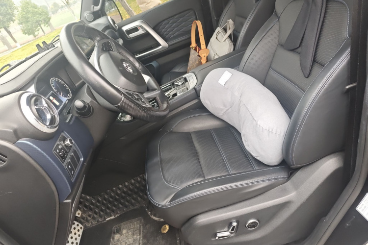 北京越野 北京BJ40 2019款 PLUS 2.3T 自动四驱尊享版 国VI中控内饰19