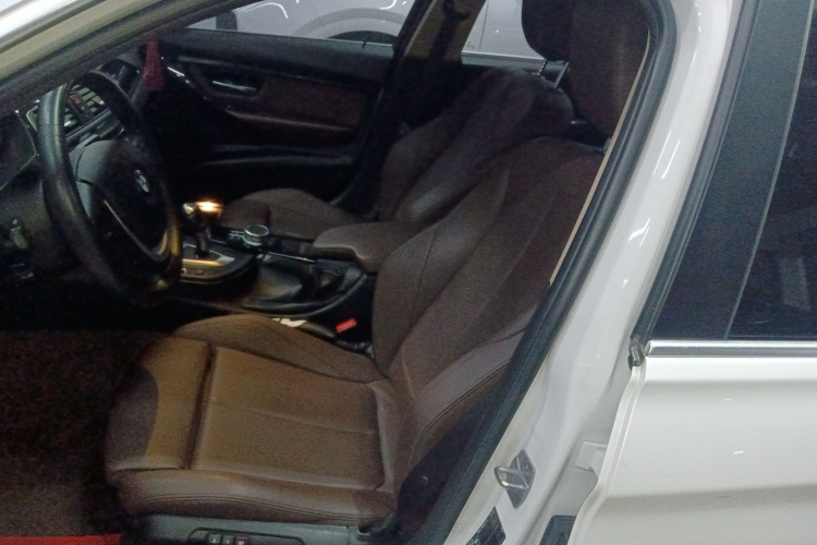 宝马3系 2019款 320Li 时尚型中控内饰19