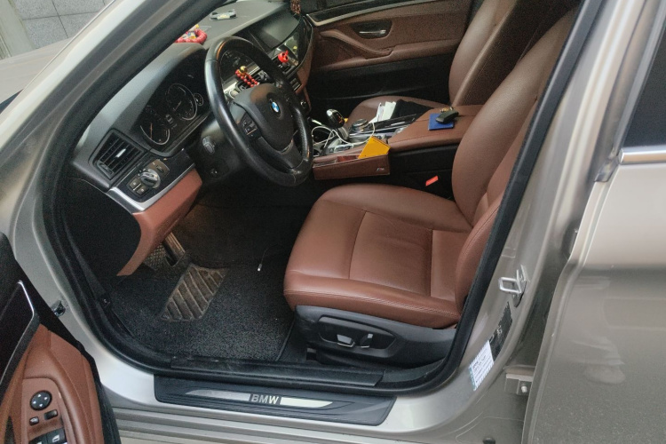 宝马5系 2017款 520Li 典雅型中控内饰19