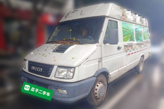 依维柯得意 2020款 2.8T V40箱货双胎中顶3座国V