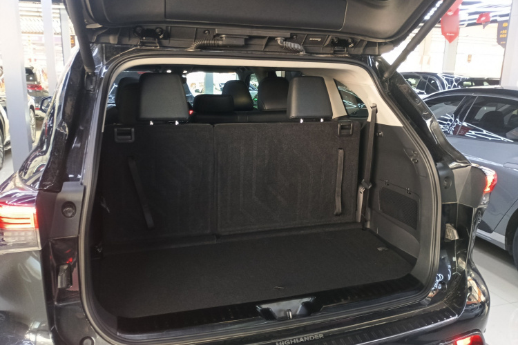 丰田 汉兰达 2022款 双擎 2.5L 四驱尊贵版 7座局部细节23