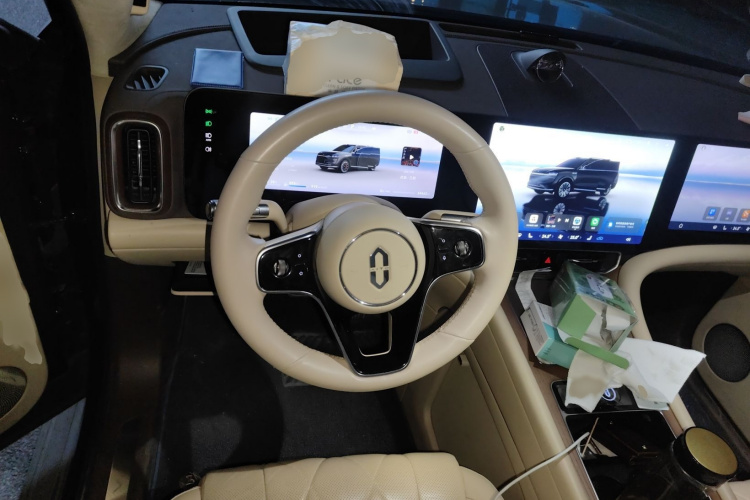 鸿蒙智行 问界M9 2024款 增程 Max版 42kWh 6座版中控内饰13