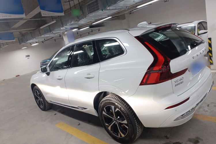 沃尔沃XC60 2026款 B5 四驱智逸豪华版车身外观4