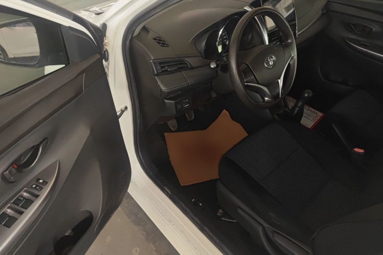 丰田 威驰 2014款 1.5L 手动智尚版中控内饰20