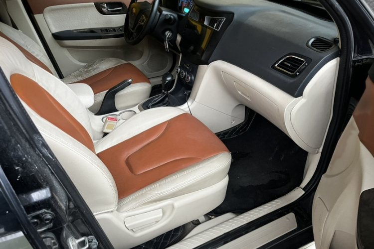 海马S7 2015款 改款 2.0L 自动纵驰型中控内饰7005