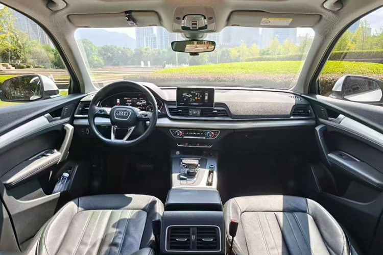 奥迪Q5L 2020款 改款 40 TFSI 荣享时尚型中控内饰7001