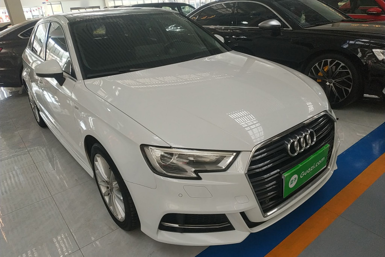 奥迪A3 2018款 30周年年型 Sportback 35 TFSI 时尚型车身外观3