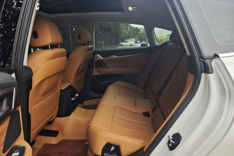 宝马6系GT 2022款 630i 豪华设计套装中控内饰7007