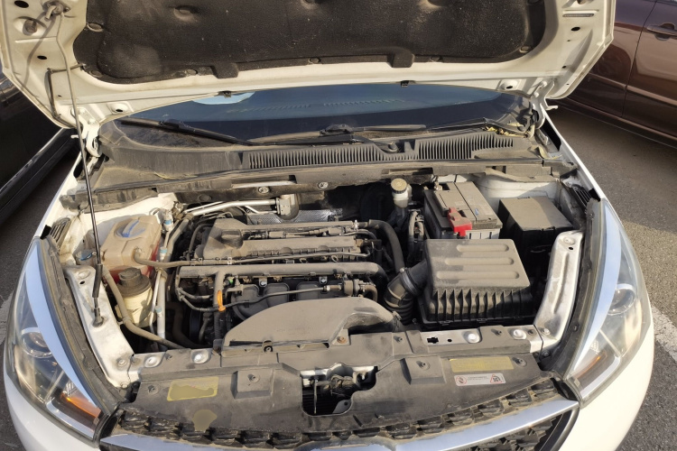 奇瑞 艾瑞泽5 2016款 1.5L CVT领锐版机舱底盘24