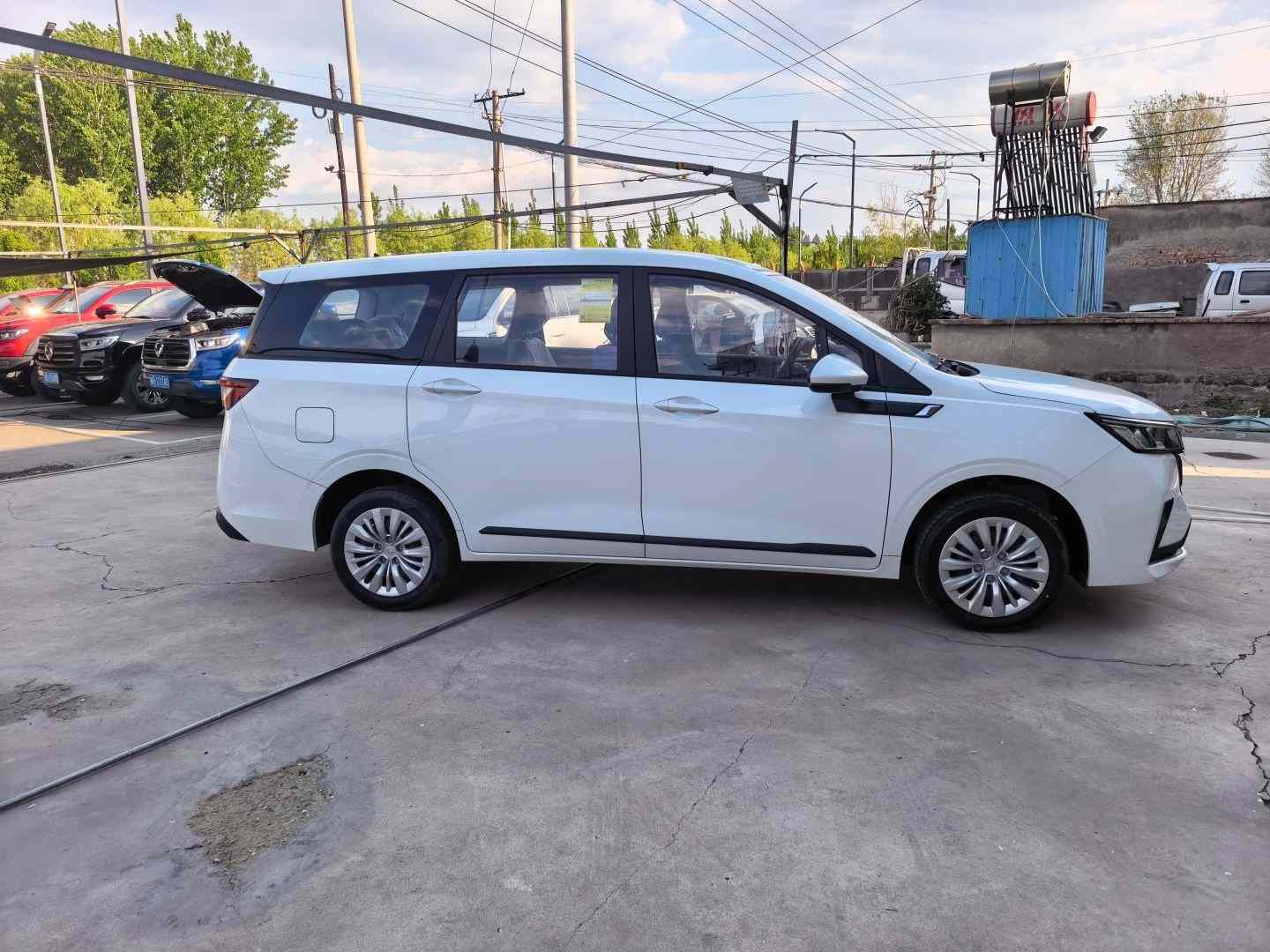 五菱汽车 五菱佳辰 2022款 1.5L 手动乐享精英型(4)