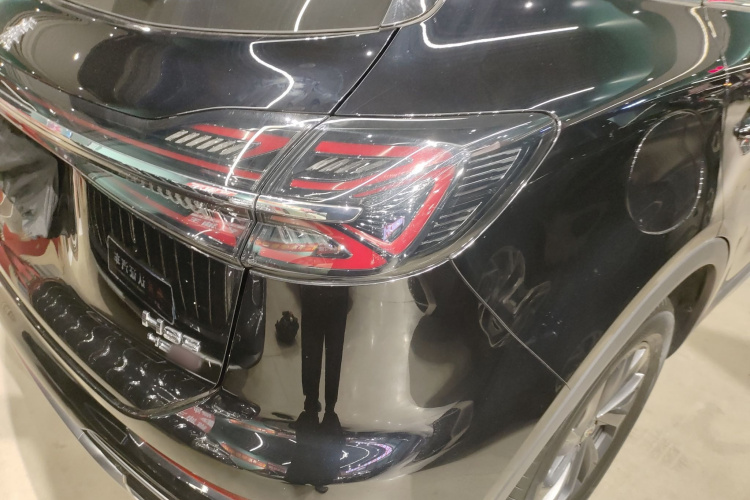 红旗HS5 2025款 2.0T 两驱旗悦Pro版车身外观9