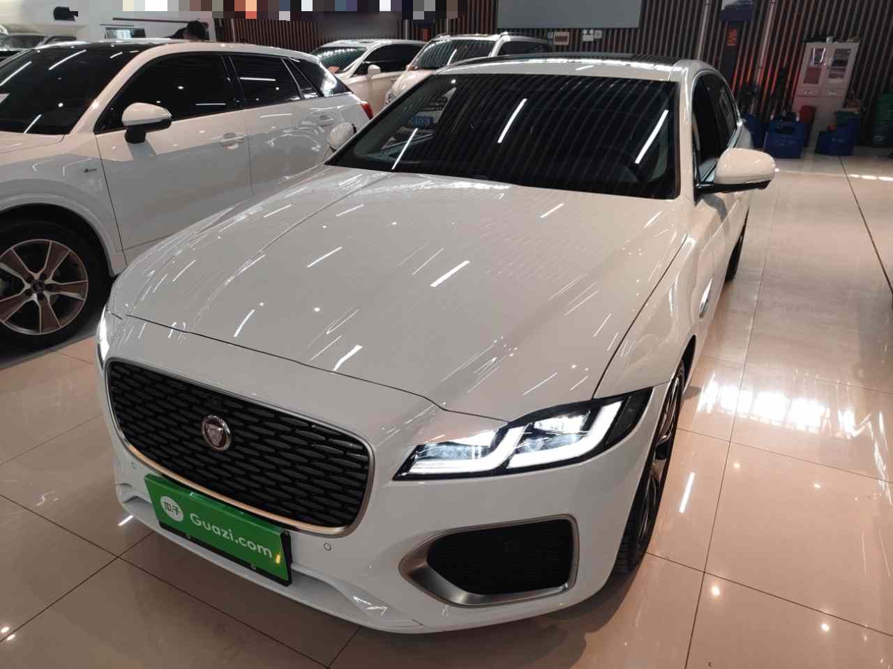 捷豹XFL 2024款 2.0T P250 两驱尊享豪华版(2)