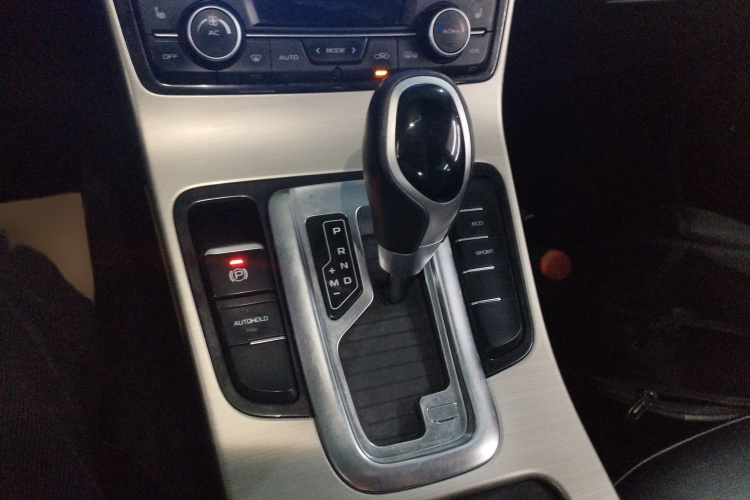 吉利汽车 帝豪GL 2017款 1.3T DCT尊贵型局部细节18