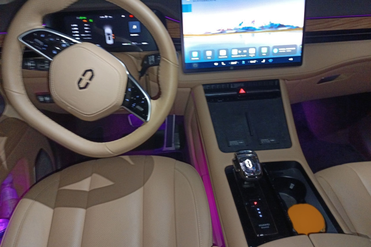 鸿蒙智行 问界M7 2024款 1.5T 智驾四驱Max版 6座中控内饰12