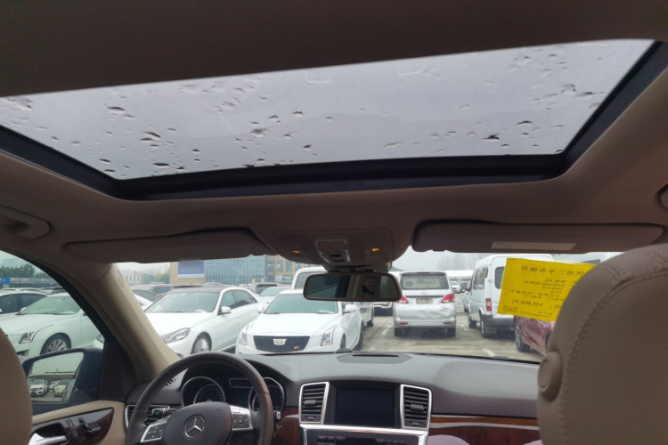 奔驰M级 2014款 ML 400 4MATIC动感型中控内饰22