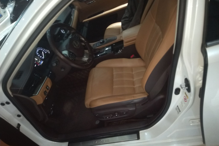 雷克萨斯ES 2015款 250 典雅版局部细节19