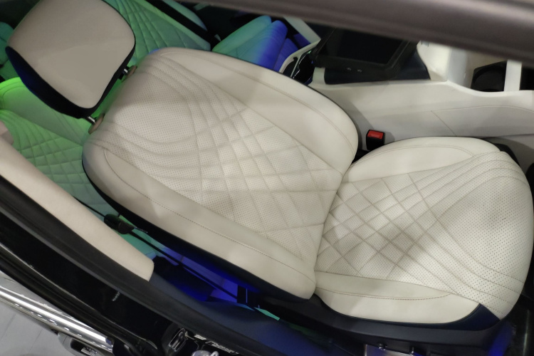 奔驰 威霆 2021款 2.0T 精英版 7座局部细节41