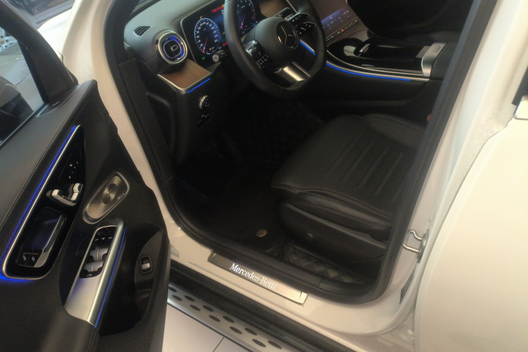 奔驰GLC 2023款 GLC 300 L 4MATIC 动感型 5座中控内饰7003