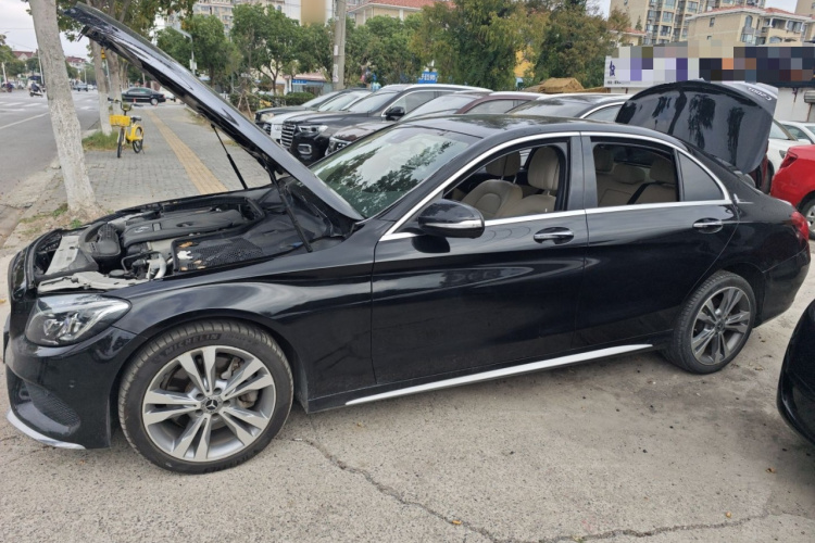 奔驰C级 2018款 C 200 L 4MATIC 运动版车身外观4