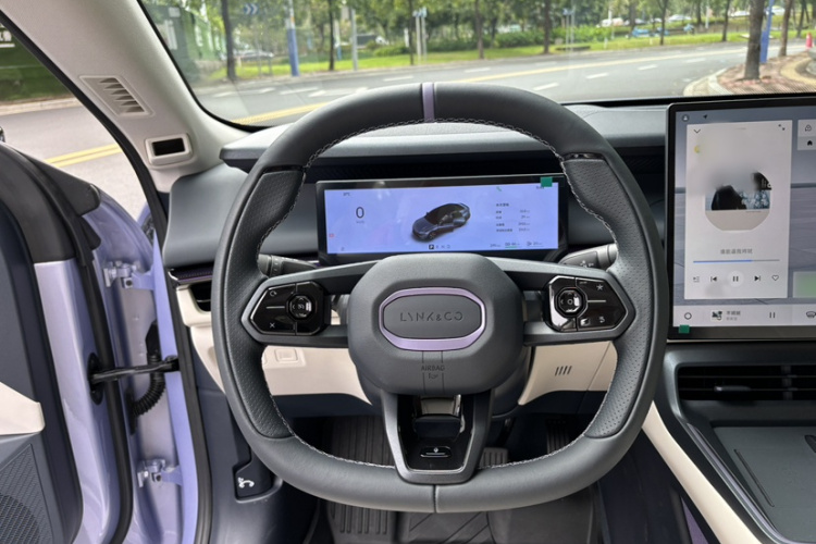 领克07 2024款 EM-P 126长续航 Ultra中控内饰7009