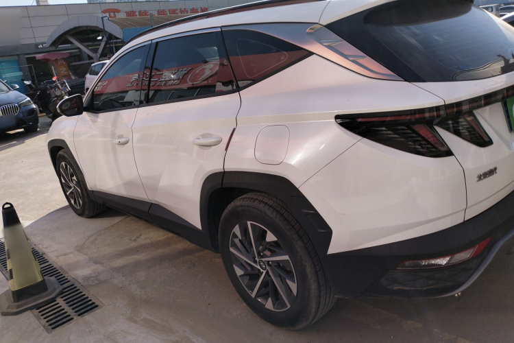 现代 2023款 途胜L 1.5T 自动两驱GLX精英版车身外观4