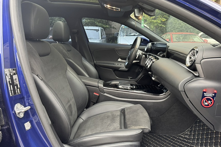 奔驰A级 2020款 改款 A 200 L 运动轿车时尚型车身外观6013