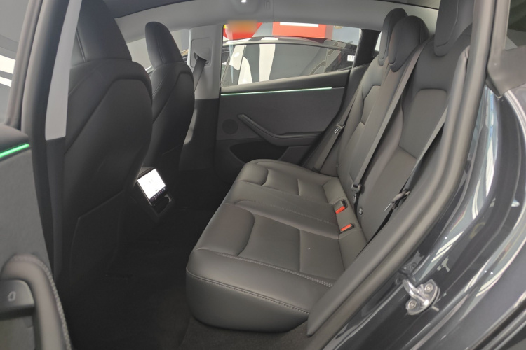 特斯拉 Model 3 2025款 改款 后轮驱动版中控内饰7004