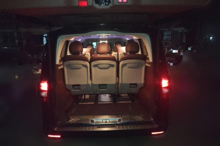 奔驰 威霆 2023款 2.0T 商务版 7座中控内饰23